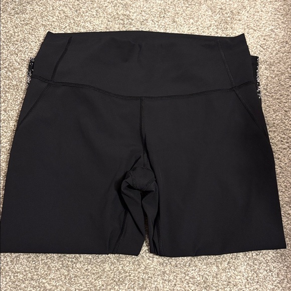 Lululemon Mix & Mesh Crop *21" Black / Chirasu Black - Picture 2 of 7